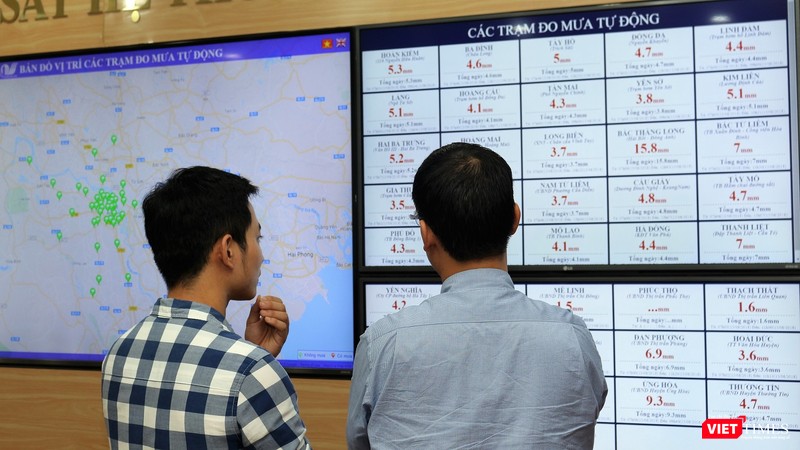 Phó phòng quản lý vận hành hệ thống thoát nước Công ty TNHH MTV Thoát nước Hà Nội, Trần Quang Hải cho biết: "Công ty đã trang bị 30 thiết bị đo lượng mưa tự động và 43 thiết bị đo mực nước tự động. Ngoài ra, đầu năm 2018 đã triển khai lắp thêm 16 camera giám sát theo thời gian thực".