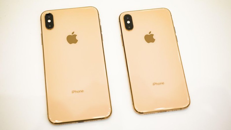 iPhone Xs Max và iPhone Xs. Ảnh: CNET iPhone Xs Max và iPhone Xs. Ảnh: CNET