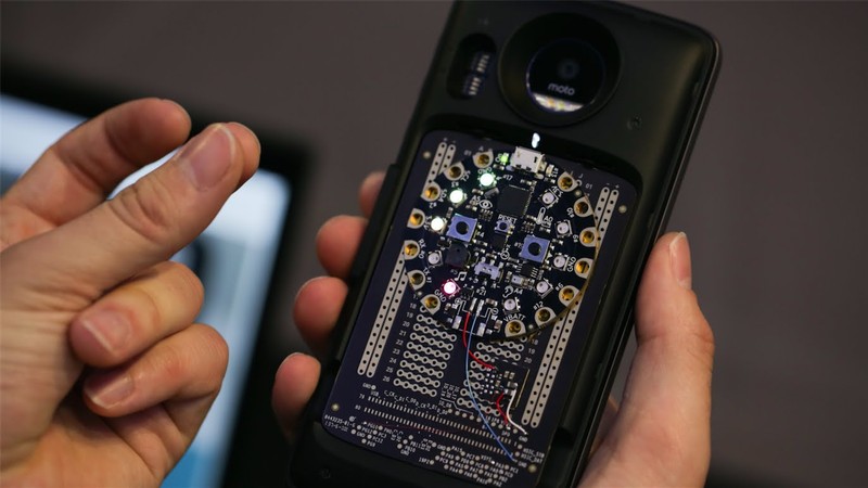 Nguyên mẫu Moto Mod 5G được Motorola thiết kế cho nhà mạng Verizon. Ảnh: AndroidCentral