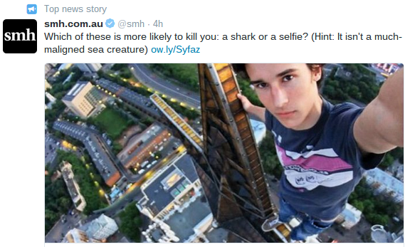 Bức ảnh selfie "chết người" trên nóc tòa cao ốc của một thanh niên Australia được phát tán trên mạng xã hội Twitter. Ảnh: