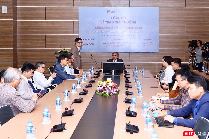 TS. Trần Minh phát biểu trong cuộc họp báo TS. Trần Minh phát biểu trong cuộc họp báo