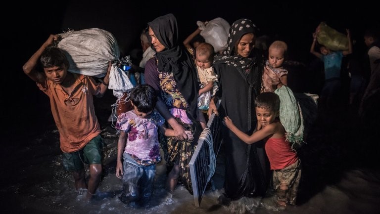 Người Hồi giáo Rohingya tại Myanmar là nạn nhân của nạn fake news và ngôn từ thù địch trên Facebook. Ảnh: NY Times Người Hồi giáo Rohingya tại Myanmar là nạn nhân của nạn fake news và ngôn từ thù địch trên Facebook. Ảnh: NY Times