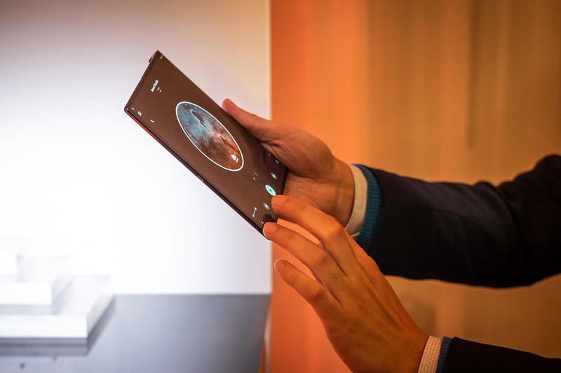 Ứng dụng trên màn hình sẽ tự động mở rộng khi chuyển đổi giữa 2 trạng thái. Ảnh: Xda-developers