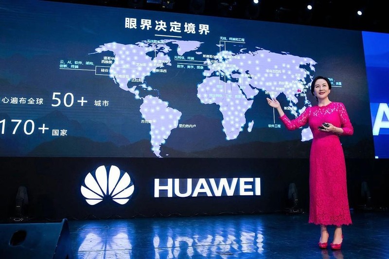 Bà Mạnh Vãn Châu trong một buổi lễ giới thiệu sản phẩm của Huawei. Ảnh: TheGlobeNews