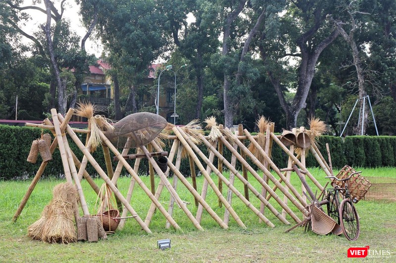 Một số đồ trang trí tại lễ hội.