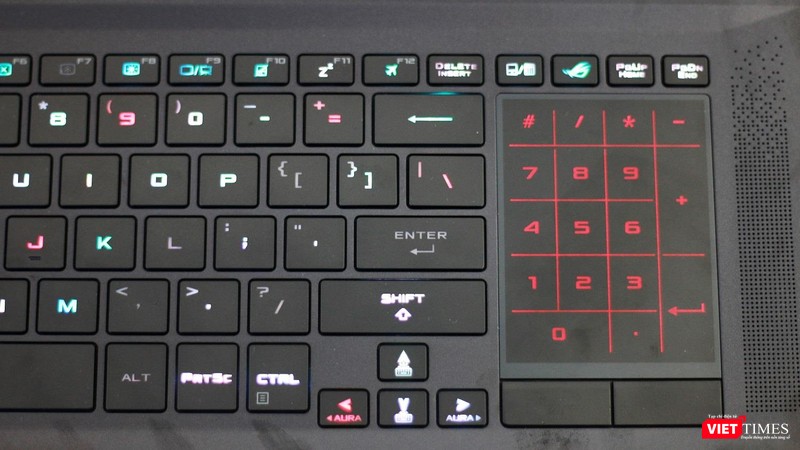 Thiết kế bàn phím chưa đem lại cảm giác thoải mái khi sử dụng. Thiết kế bàn phím chưa đem lại cảm giác thoải mái khi sử dụng.