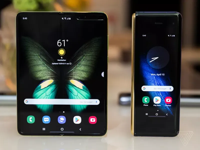 Galaxy Fold thiết kế với màn hình 7,3 inch bên trong có thể gấp lại. Ảnh: The Verge Galaxy Fold thiết kế với màn hình 7,3 inch bên trong có thể gấp lại. Ảnh: The Verge
