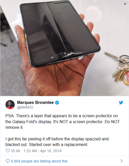 Đoạn tweet cảnh báo của YouTuber Marques Brownlee về lớp màng trên màn hình Galaxy Fold. Ảnh: Twitter Đoạn tweet cảnh báo của YouTuber Marques Brownlee về lớp màng trên màn hình Galaxy Fold. Ảnh: Twitter