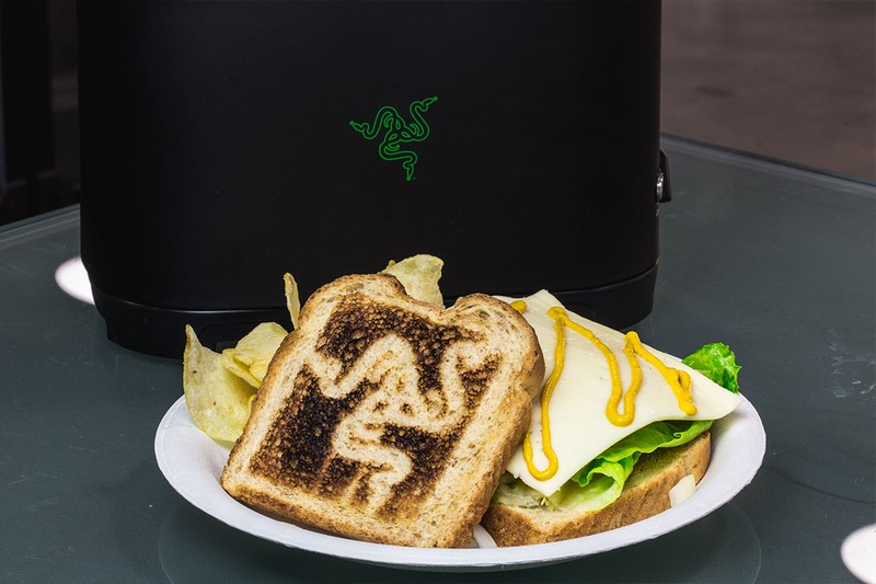 Tên gọi của dự án "BreadWinner Project" là một cách chơi chữ của Razer. Trong tiếng Anh, "BreadWinner" có nghĩa là người trụ cột. Tuy nhiên, có thể hiểu "Bread-Winner" theo nghĩa bánh mỳ cho nhà vô địch. Tên gọi của dự án "BreadWinner Project" là một cách chơi chữ của Razer. Trong tiếng Anh, "BreadWinner" có nghĩa là người trụ cột. Tuy nhiên, có thể hiểu "Bread-Winner" theo nghĩa bánh mỳ cho nhà vô địch.