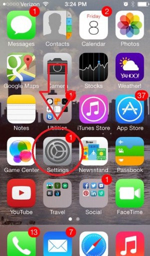 Hướng dẫn phát WiFi bằng iPhone: Truy cập vào Settings (mũi tên).