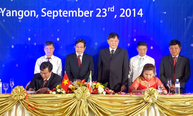 VNPT đã khai trương văn phòng đại diện tại Myanmar vào tháng 9/2014 và sắp tới sẽ mở rộng hơn nữa phạm vi kinh doanh dịch vụ thông qua liên doanh với Meridian và Elite.