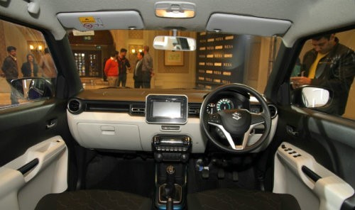 Nội thất trang bị nhiều công nghệ tiên tiến dù giá rất rẻ.