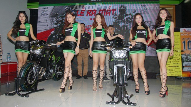 Lễ ra mắt tưng bừng của cặp đôi Kawasaki Z900 và Z650 2017