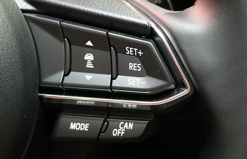 Kiểm soát hành trình thông minh có chức năng giữ khoảng cách an toàn với xe trước.