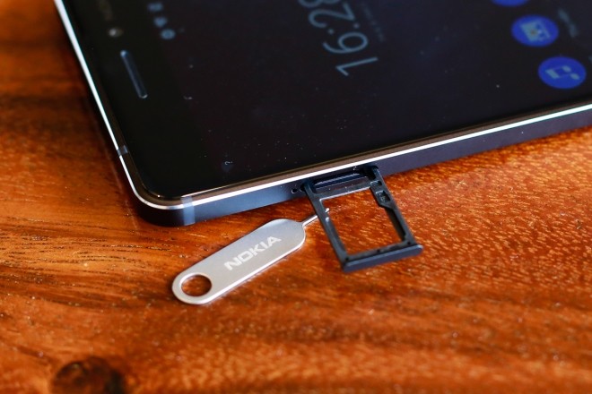 'Mở hộp' Nokia 6 đầu tiên về Việt Nam