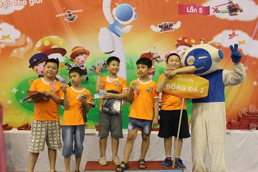 Các nhà Vô địch của cuộc thi "Tôi sáng tạo Robot trẻ Việt Nam Lần 5".