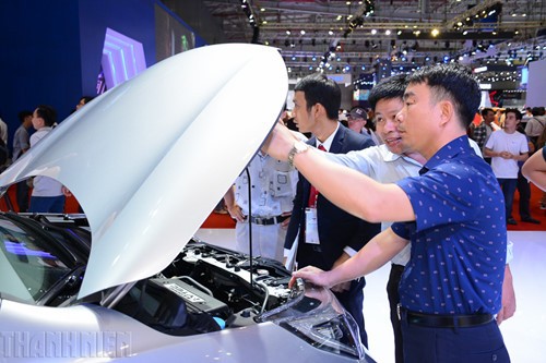 Thị trường ô tô lao dốc trong ‘bão’ giảm giá - ảnh 5