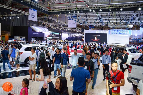 Thị trường ô tô lao dốc trong ‘bão’ giảm giá - ảnh 2