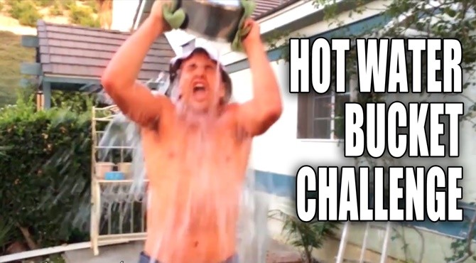 Thách thức tạt nước sôi: một trò chơi chết người đang lan tràn trên YouTube