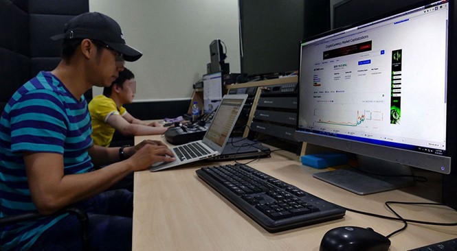 Giới đầu cơ vào tiền ảo đa số là giới trẻ
ẢNH: ĐÀO NGỌC THẠCH