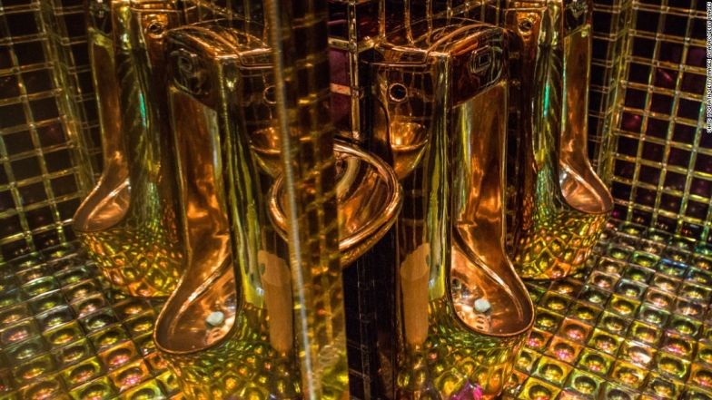 Cận cảnh nhà hàng Robot khêu gợi ở phố đèn đỏ Tokyo hình ảnh 7 can canh nha hang robot kheu goi o pho den do tokyo hinh anh 7