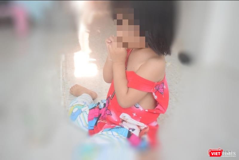 Trong lúc cha mẹ chủ quan, tin tưởng việc con mình sang hàng xóm chơi là bình thường, các bé có rất nhiều nguy cơ bị lạm dụng tình dục