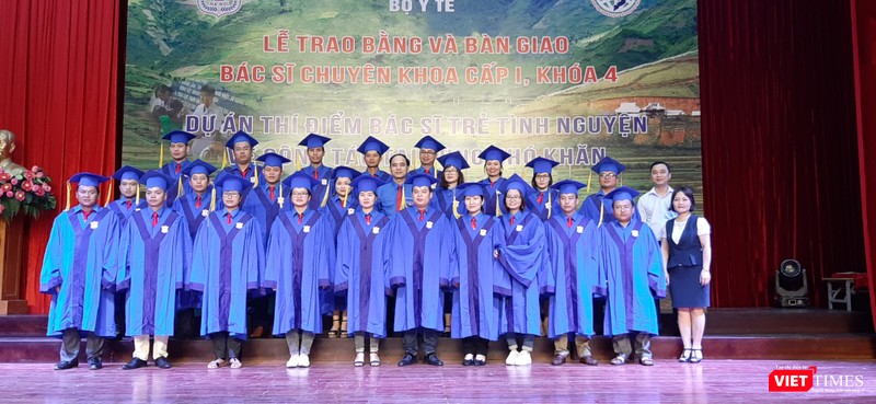 2 giáo sư người Italia được trao chức danh Giáo sư Danh dự vì đóng góp to lớn cho y học Việt Nam ảnh 9 24 bác sĩ trẻ tình nguyện về vùng khó khăn chăm sóc sức khỏe nhân dân