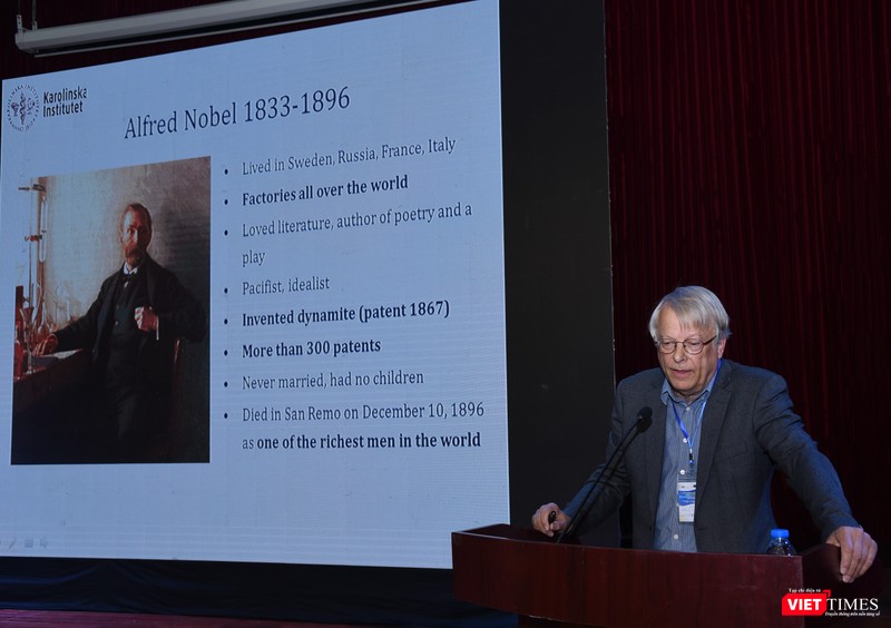 GS. Lars Olsen - Chủ tịch Ủy ban xét tặng giải Nobel Y sinh học GS. Lars Olsen - Chủ tịch Ủy ban xét tặng giải Nobel Y sinh học