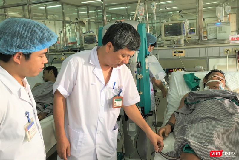 Bệnh nhân bị ung thư gan có liên quan đến lạm dụng rượu phải cấp cứu tại Bệnh viện Bạch Mai