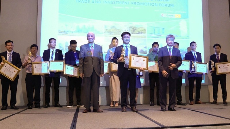 Nhận giải thưởng lớn “Top 10 thương hiệu được tin dùng nhất châu Á 2019  (ảnh: Bệnh viện cung cấp)