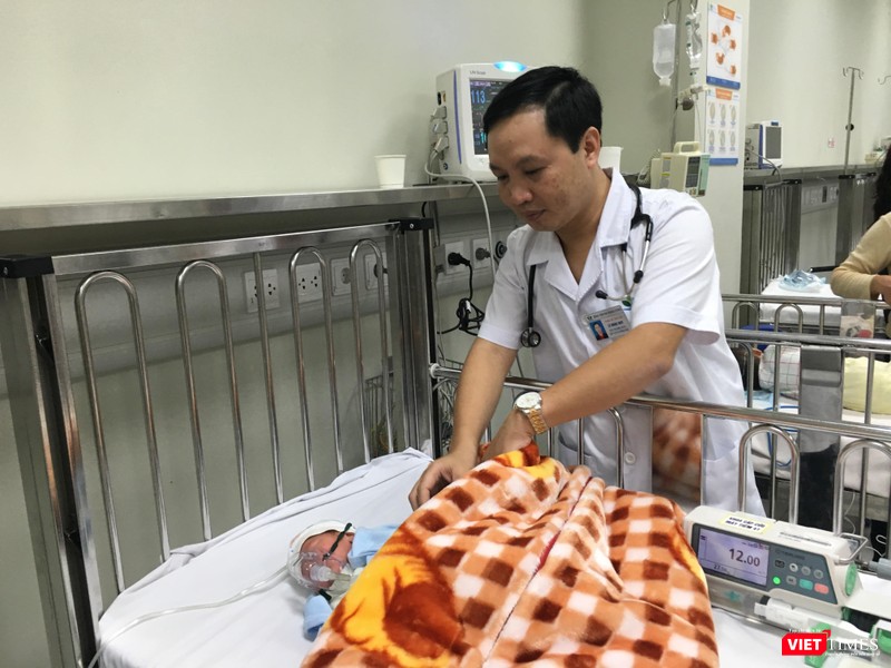 Quy trình chăm sóc, giao nhận trẻ ở Bệnh viện Nhi Trung ương được làm chặt chẽ Quy trình chăm sóc trẻ ở Bệnh viện Nhi Trung ương được làm chặt chẽ