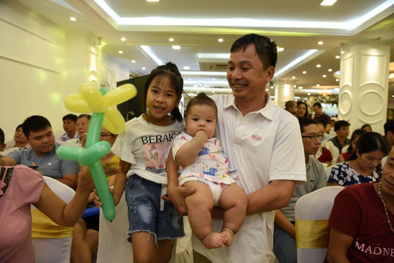 Niềm hạnh phúc của người đàn ông được làm bố khi không còn trẻ Niềm hạnh phúc