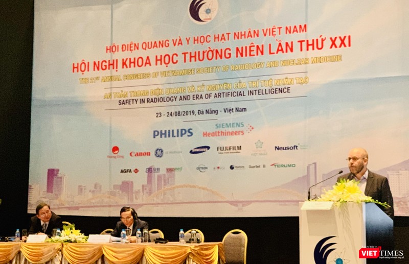 Chuyên gia quốc tế chia sẻ kinh nghiệm với các đồng nghiệp Việt Nam Chuyên gia quốc tế chia sẻ kinh nghiệm với các đồng nghiệp Việt Nam