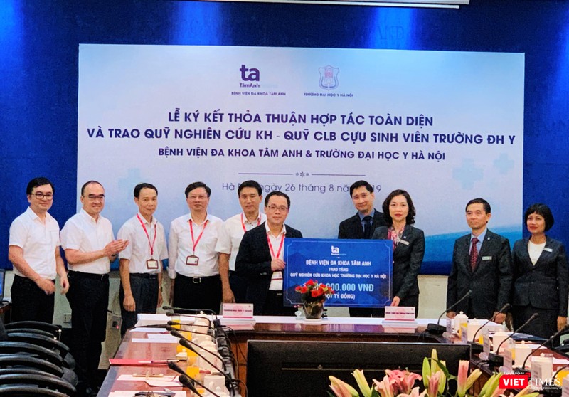 Tiếp nhận 1 tỷ đồng cho nghiên cứu khoa học ở Trường Đại học Y Hà Nội