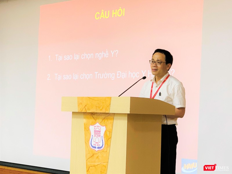 Trường Đại học Y Hà Nội: Khám bệnh và phát thuốc miễn phí cho hơn 100 người cao tuổi ảnh 11 GS.TS. Tạ Thành Văn đặt kỳ vọng Trường Đại học Y Hà Nội vào thế hệ trẻ tài năng