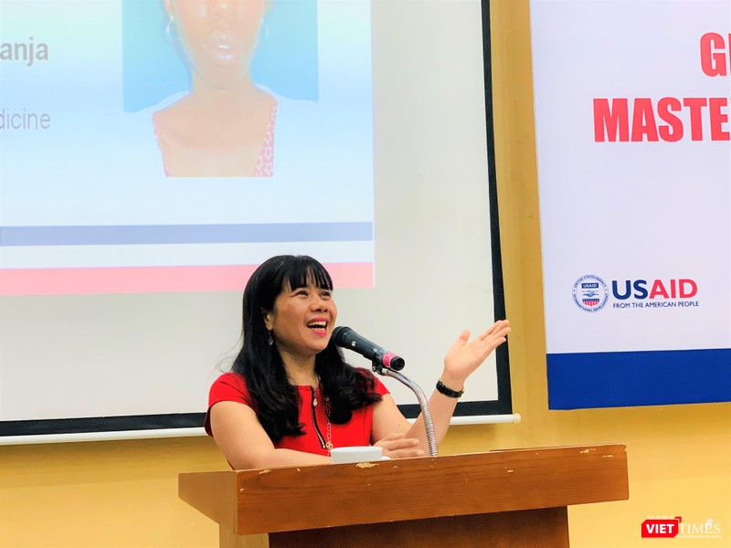 GS.TS. Lê Thị Hương – Viện trưởng Viện Đào tạo YHDP và YTCC phát biểu bế giảng khóa học quốc tế YTCC