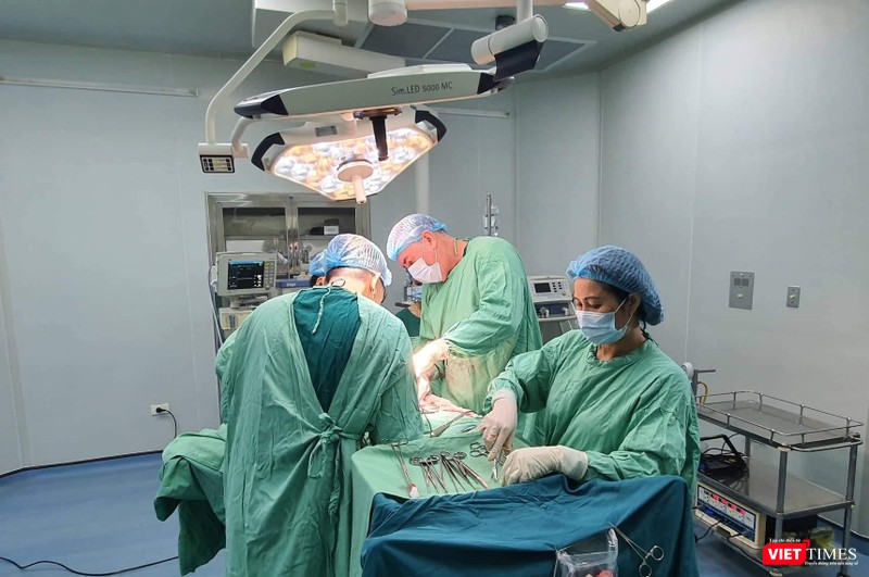 Chuyên gia phẫu thuật u đại trực tràng cho bệnh nhân Chuyên gia phẫu thuật u đại trực tràng cho bệnh nhân