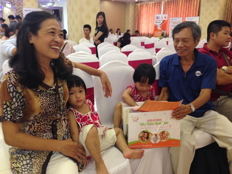 Vợ chồng chị Đinh Thị Hường có con khi chị đã ngoài 50 tuổi