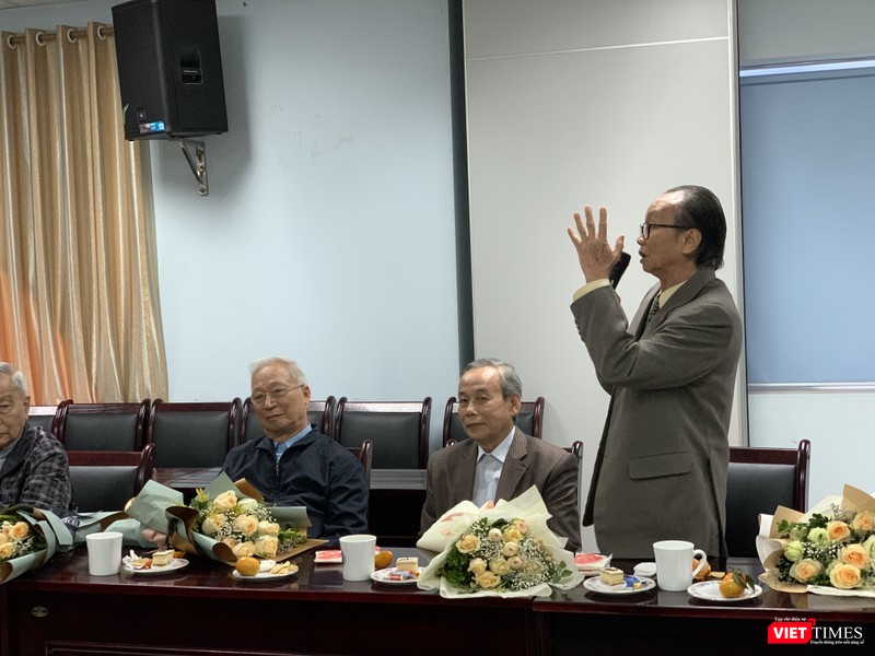 Các thế hệ giáo sư đi trước phát biểu ghi nhận sự trưởng thành vượt bậc của Trường Đại học Y Hà Nội thời gian qua