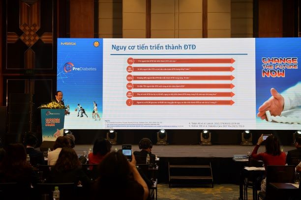GS.TS. Trần Hữu Dàng - Chủ tịch hội nội tiết ĐTĐ Việt Nam trình bày về bệnh tiền ĐTĐ