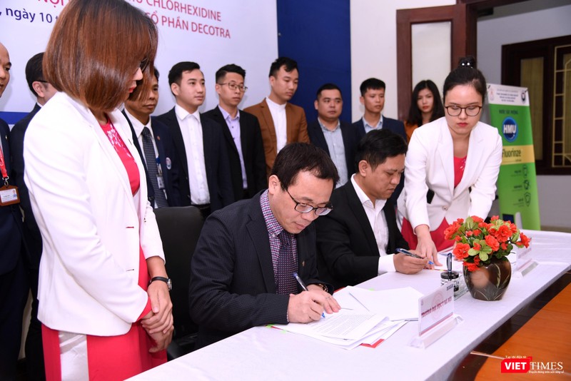 Chính thức chuyển giao công nghệ từ các nghiên cứu của Trường Ký kết chính thức chuyển giao công nghệ từ các nghiên cứu của Trường