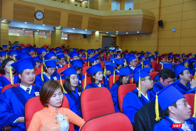 Các tân bác sĩ chuyên khoa II, I và thạc sĩ tại lễ tốt nghiệp