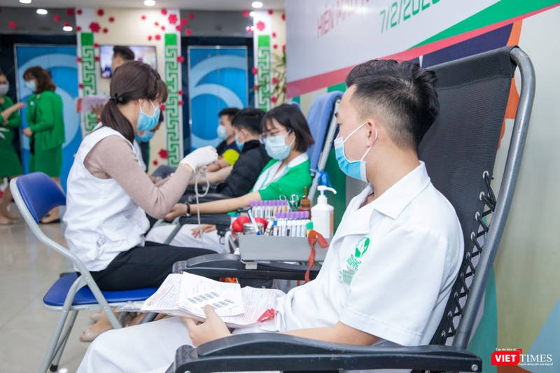 Các thầy thuốc hưởng ứng việc hiến máu cho điều trị tại các BV