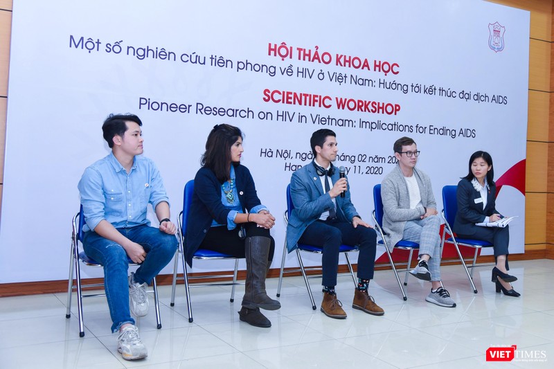 Các nhà nghiên cứu tham gia buổi tọa đàm cuối hội thảo Các nhà nghiên cứu tham gia buổi tọa đàm cuối hội thảo