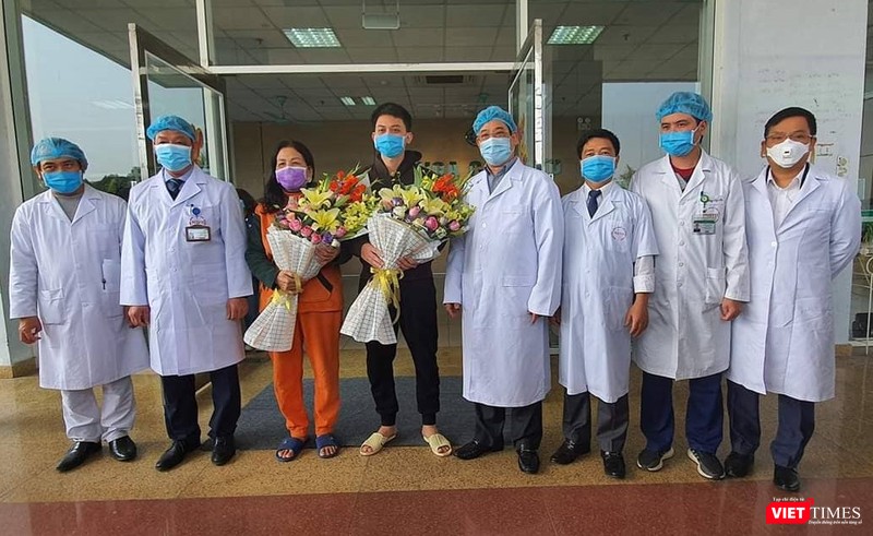 Thêm 2 bệnh nhân mắc COVID-19 được xuất viện tại Bệnh viện Bệnh Nhiệt đới Trung ương