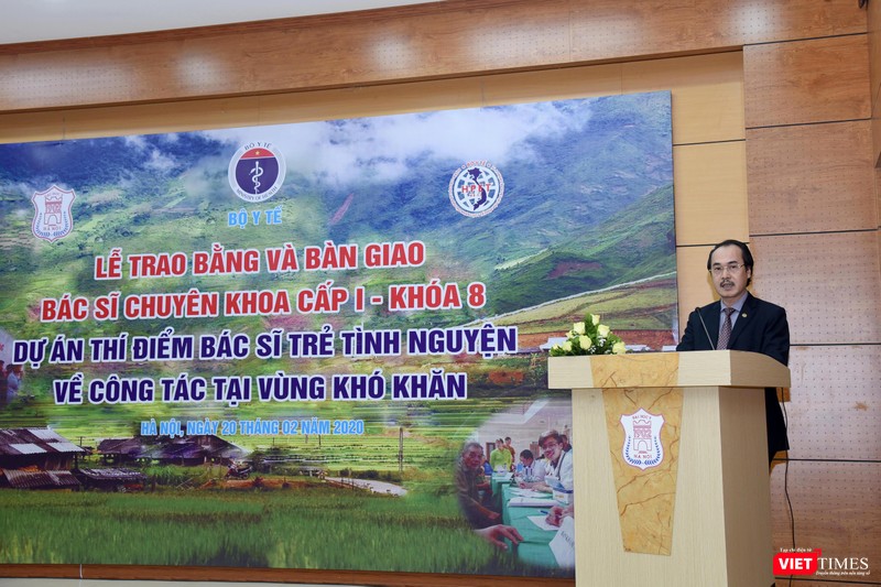 PGS.TS. Vũ Xuân Phú – Phó Giám đốc Bệnh viện Phổi Trung ương - phát biểu tại lễ bàn giao PGS.TS. Vũ Xuân Phú – Phó Giám đốc Bệnh viện Phổi Trung ương phát biểu tại lễ bàn giao