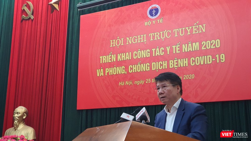 Thứ trưởng Trương Quốc Cường cho biết Bộ Y tế đang triển khai gấp việc mua sắm 10 triệu khẩu trang y tế, 50.000 khẩu trang N95, 15.000 bộ trang phục phòng, chống dịch, 8.000 bộ trang phục Tyvek Thứ trưởng Bộ Y tế Trương Quốc Cường thông báo tình hình chuẩn bị thuốc, vật tư, trang thiết bị y tế phòng dịch COVID-19