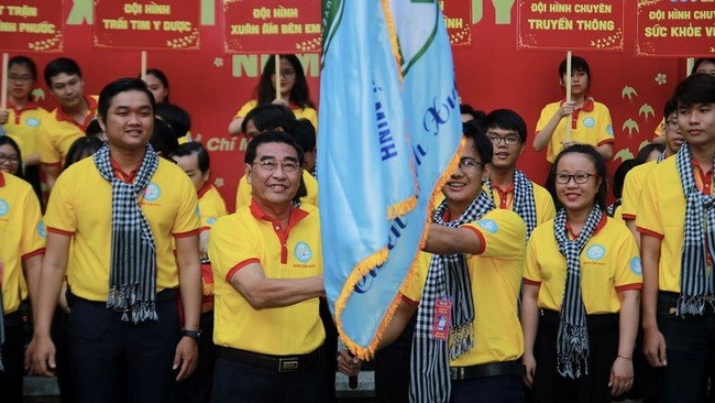 Thầy trò trường ĐH Y Dược TP.HCM ra quân tình nguyện đầu năm 2020 (Ảnh: ĐHY)