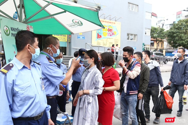 Các bệnh viện tăng cường kiểm tra thân nhiệt tất cả người vào bệnh viện