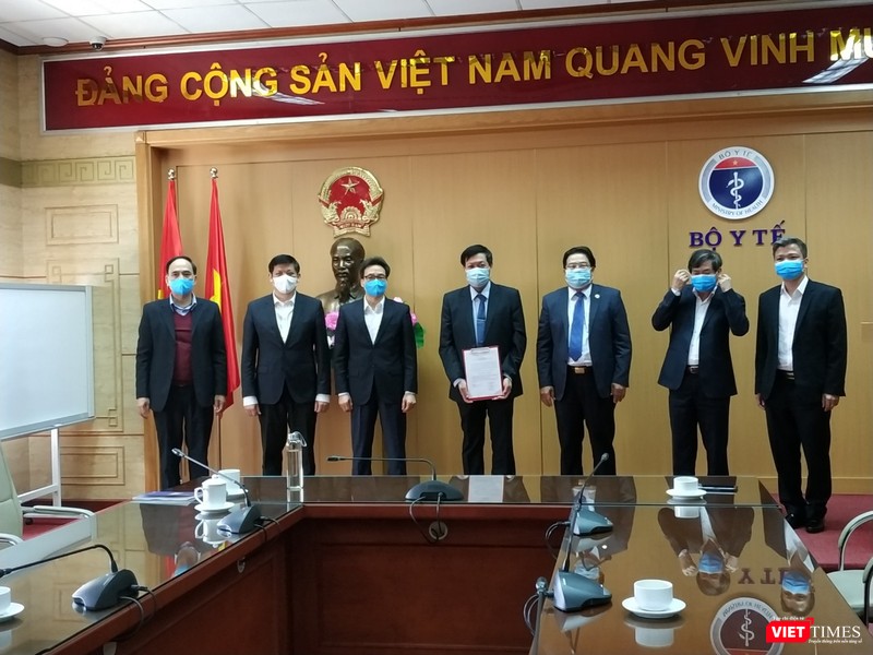 Lãnh đạo Bộ Y tế và Đảng ủy Khối cơ quan Trung ương chúc mừng Thứ trưởng Đỗ Xuân Tuyên trong cương vị mới